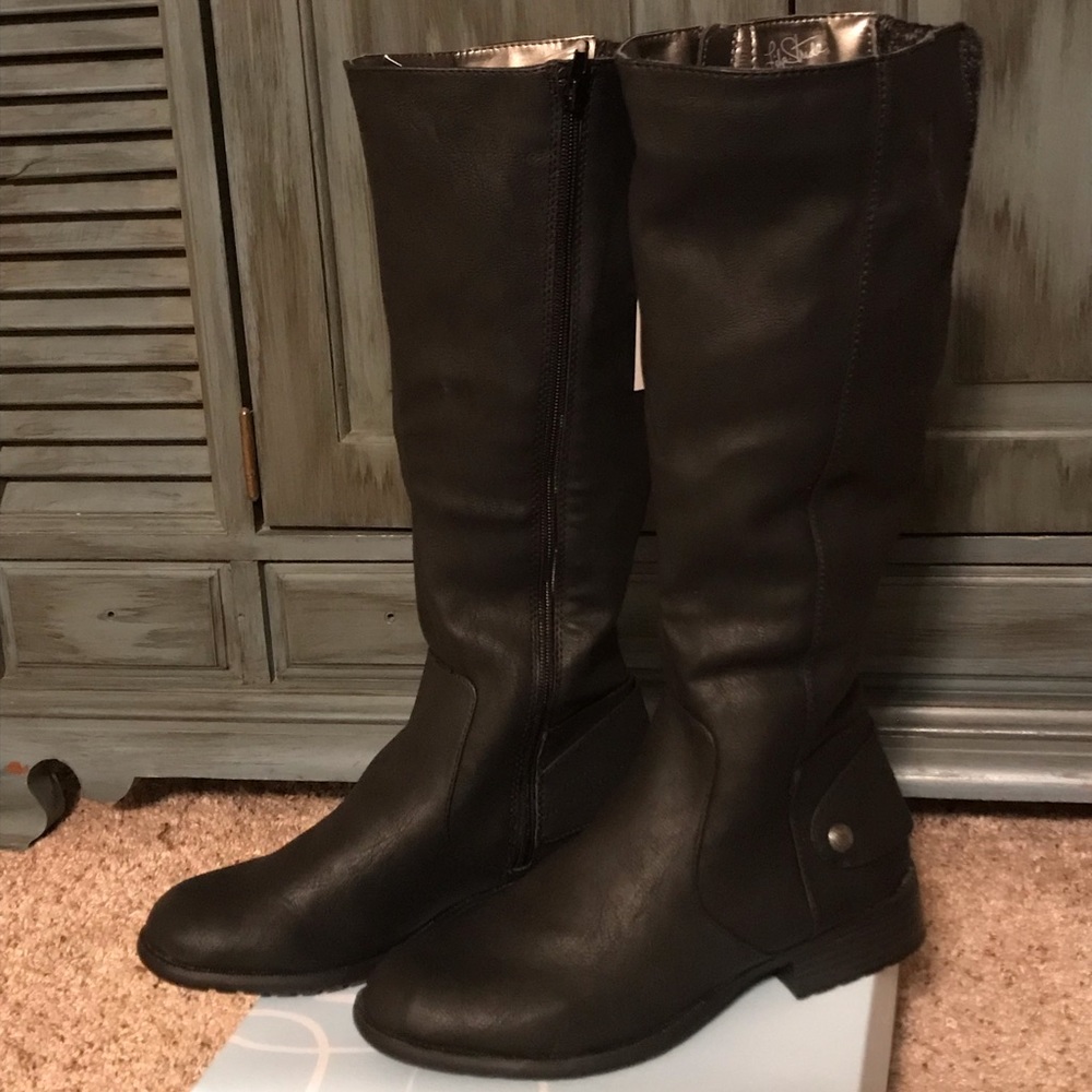 Below the knee wide calf black boots